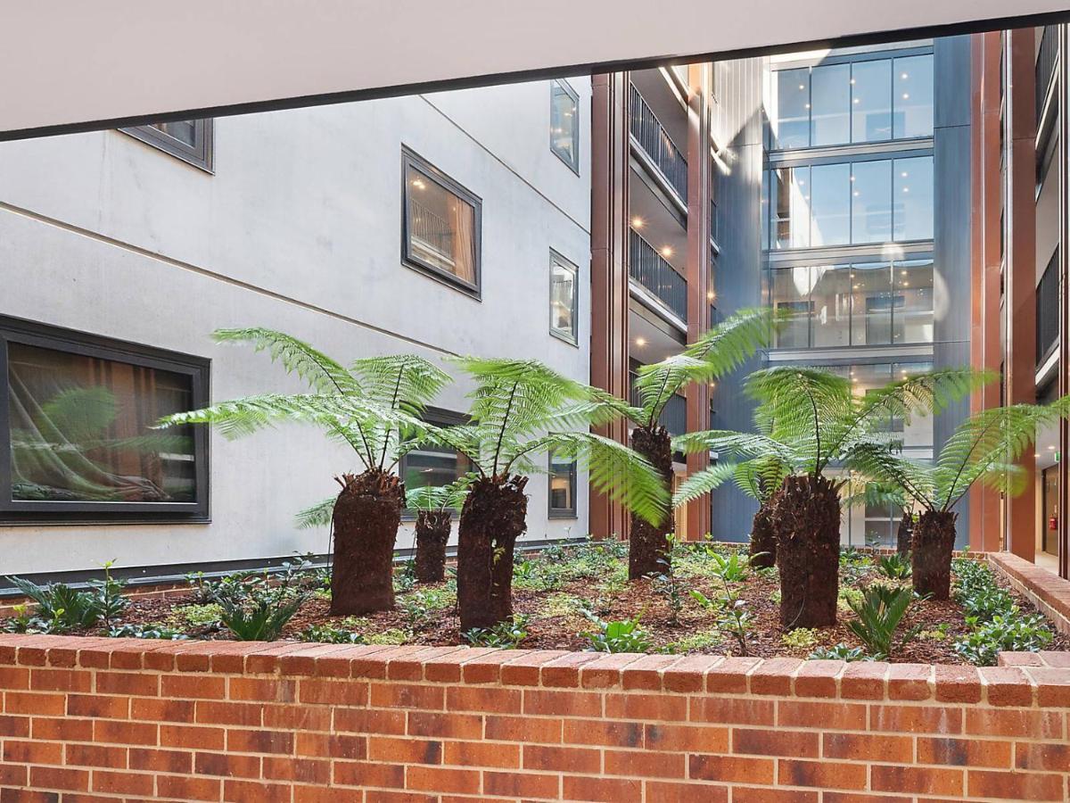 New 2 Bed 2 Bath Apt At The Heart Of - 2 Car Spaces * Canberra